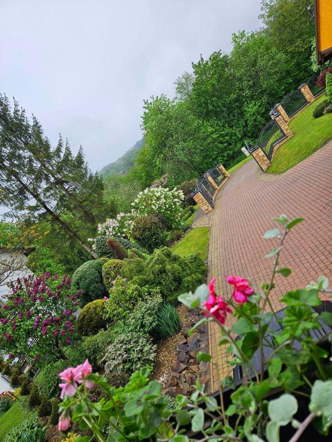 Domek Na Baszcie Klimatyzowany Lesko Dış mekan fotoğraf